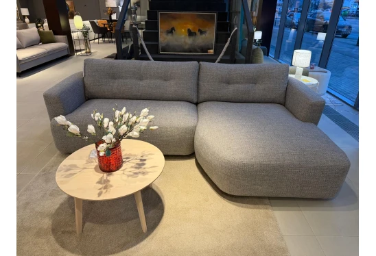 cedar sofa is ekspozicijos