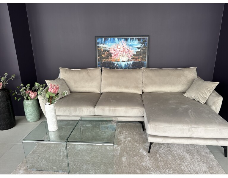 Coral sofa 289x160cm Kauno ekspozicijoje