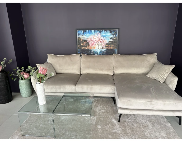 Coral sofa 289x160cm Kauno ekspozicijoje