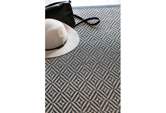 Alternative view of Kilimas Püha Carbon dvipusis