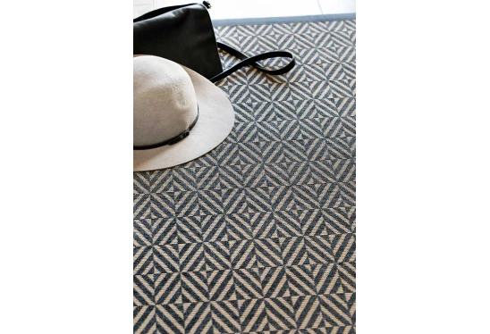 Alternative view of Kilimas Püha Carbon dvipusis