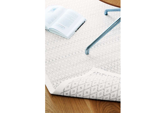 Alternative view of Kilimas Tsirgu white dvipusis